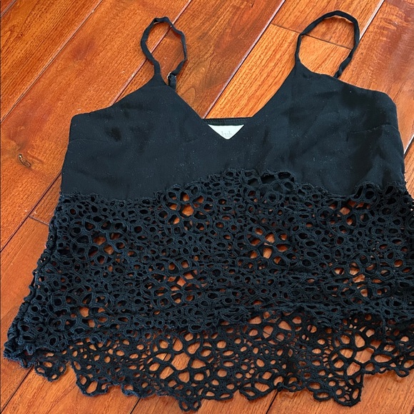 Shakuhachi Elegant Black Crochet Camisole - Picture 1 of 2
